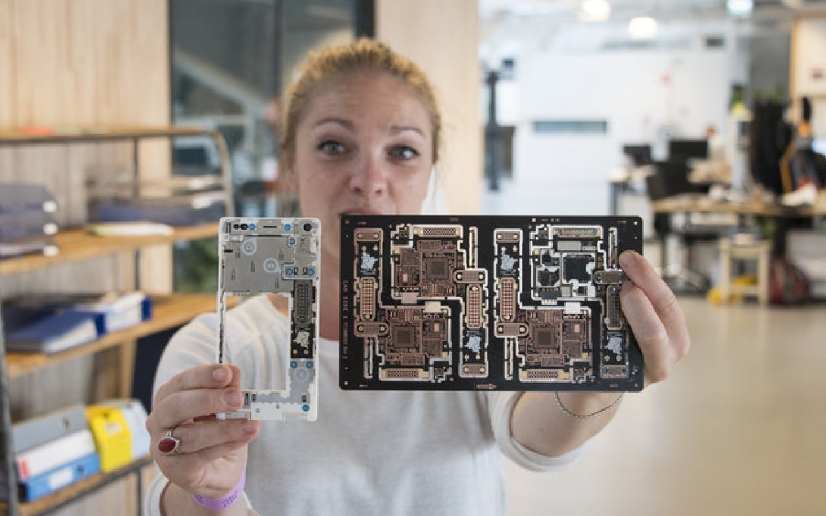 En smarttelefon inneholder omlag 30 milligram gull, i følge telefonprodusenten Fairphone. Foto: Fairphone