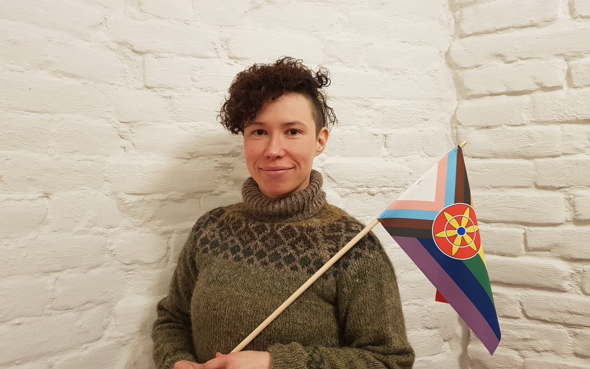 Elisabeth Stubberud har designet det kvenske prideflagget. Foto: Privat