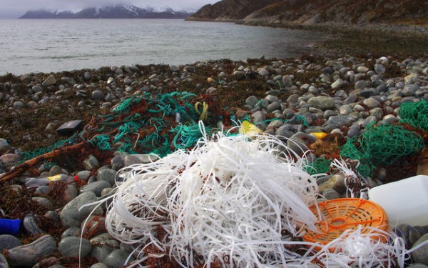 Avfall fra fiskeflåten er en vesentlig bidragsyter til det marine søppelproblemet. Foto: Bo Eide