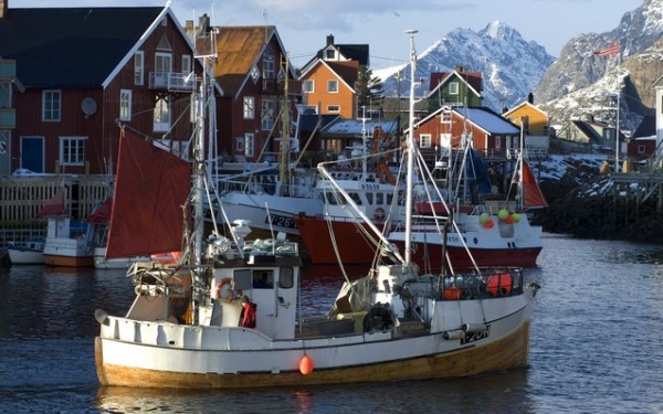 Fiskerne har fått øynene opp for marin forsøpling, men havnene mangler ofte mottakssystemer for fiskerirelatert avfall. Foto: Terje Rakke / nordnorge.com  
