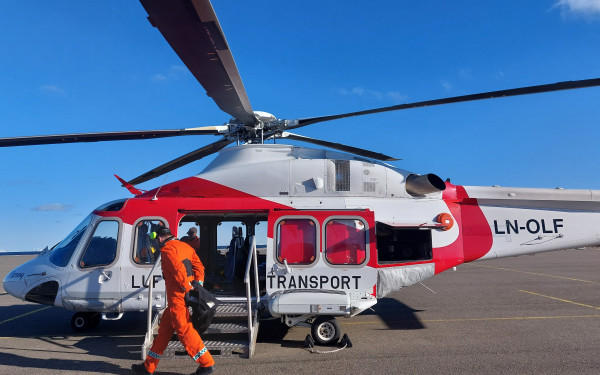 Helikoptertransport Værøy. Foto: Julien Lebel