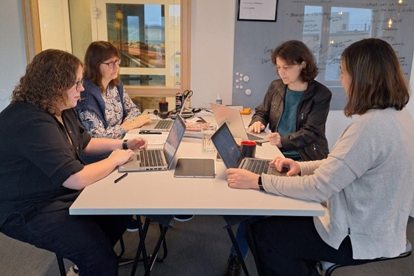  Four researchers meet at the VTI in Sweden to start their collaboration. From the left: Helen Devereux, Hanna B. Rasmussen, Birgit Pauksztat, and Gesa Praetorius.