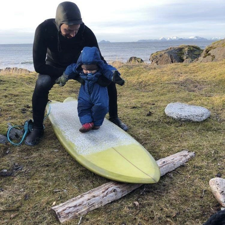 Unn - mann og sønn på brett. Foto: Privat Unn - mann og sønn på brett. Foto: Privat